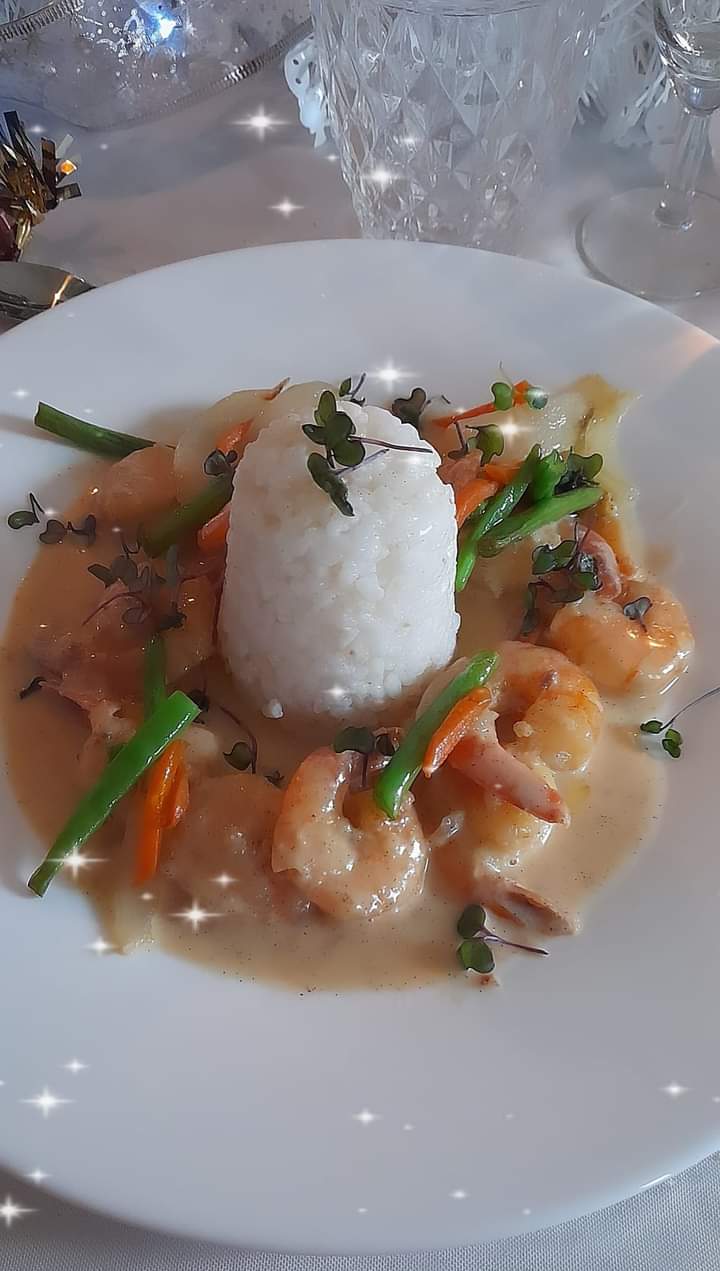 Crevettes à la sauce avec riz, plat cuisiné artisanal calédonien